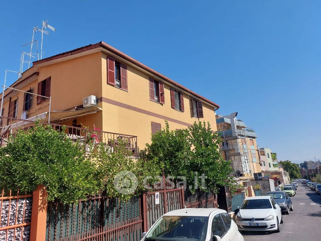 Appartamento in Vendita in Via dei Pioppi a Roma