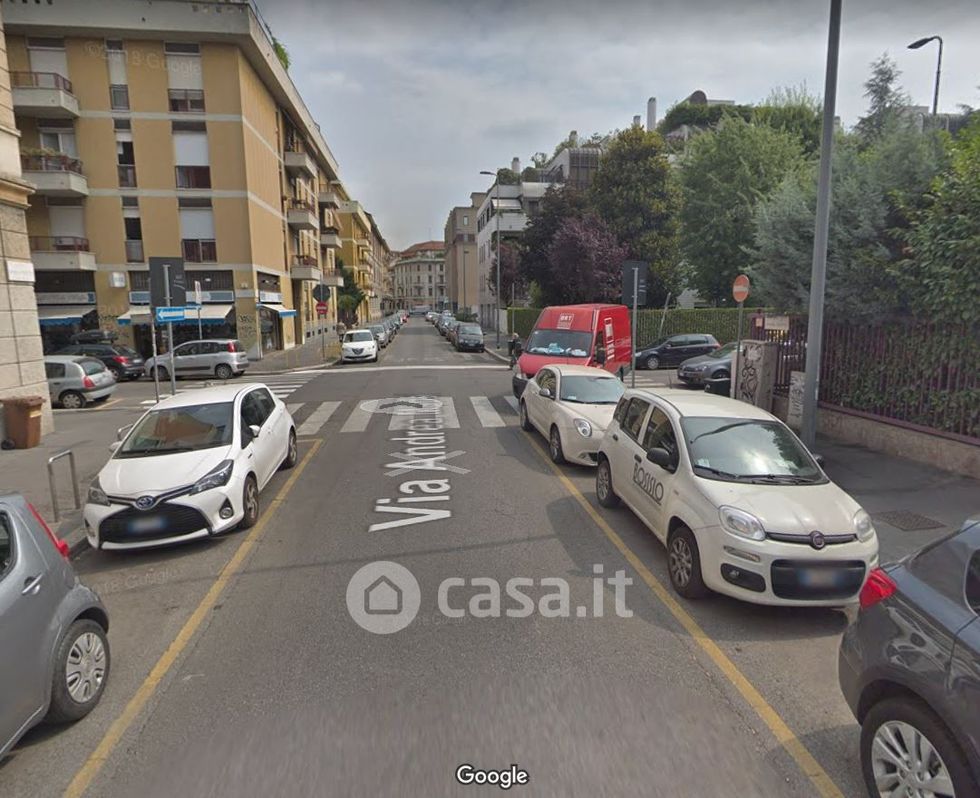 Appartamento in Affitto in Via Andrea Maffei a Milano
