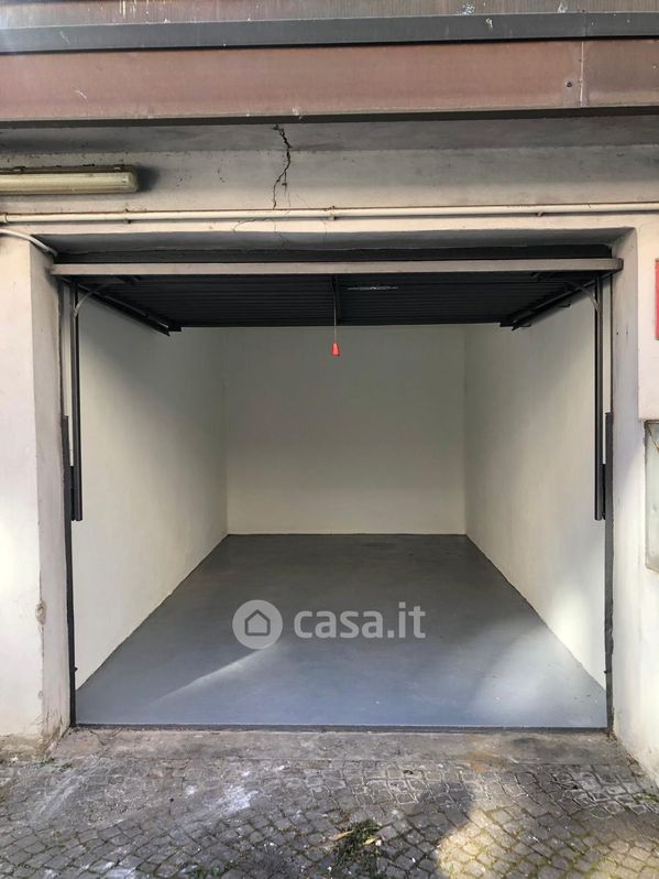 Garage/Posto auto in Vendita in Via Dalmazia 10 a Milano