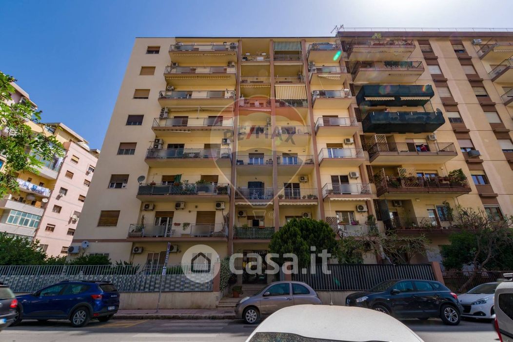 Appartamento in Vendita in Via Umberto Giordano 73 a Palermo