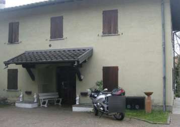 Casa Bi/Trifamiliare in Vendita in Via Emma Macchi Zonda a Varese