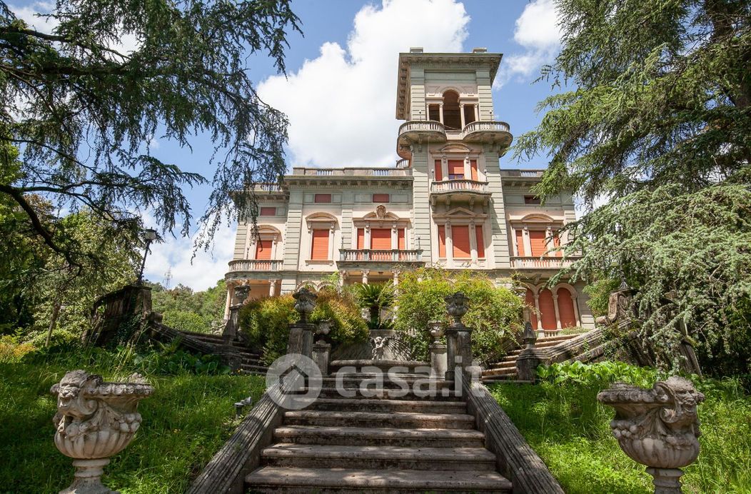 Villa in Vendita in Via Ludovica a Lucca