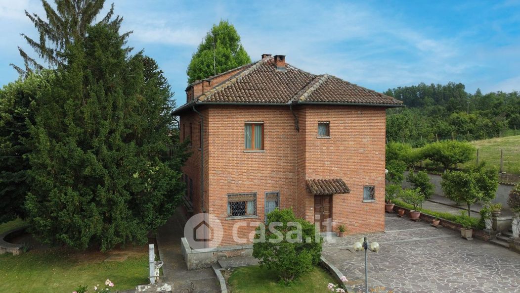 Villa in Vendita in Frazione Sessant a Asti