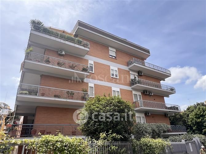 Appartamento in Vendita in Via Clelia Garofolini a Roma