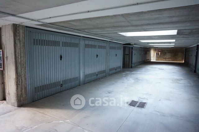 Garage/Posto auto in Vendita in Via Giovanni Pascoli a Calusco d'Adda