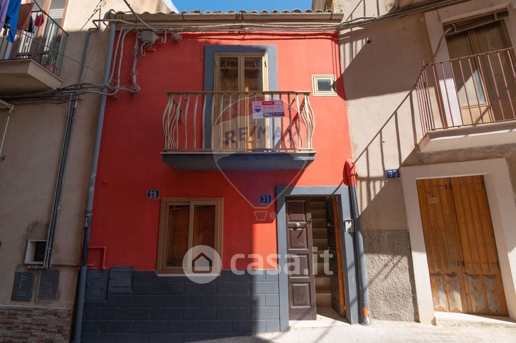 Casa indipendente in Vendita in Via Montemagno 31 a Caltagirone