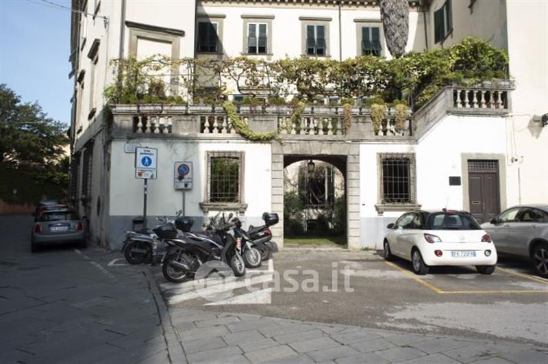 Appartamento in Vendita in Piazza San Pietro Somaldi a Lucca