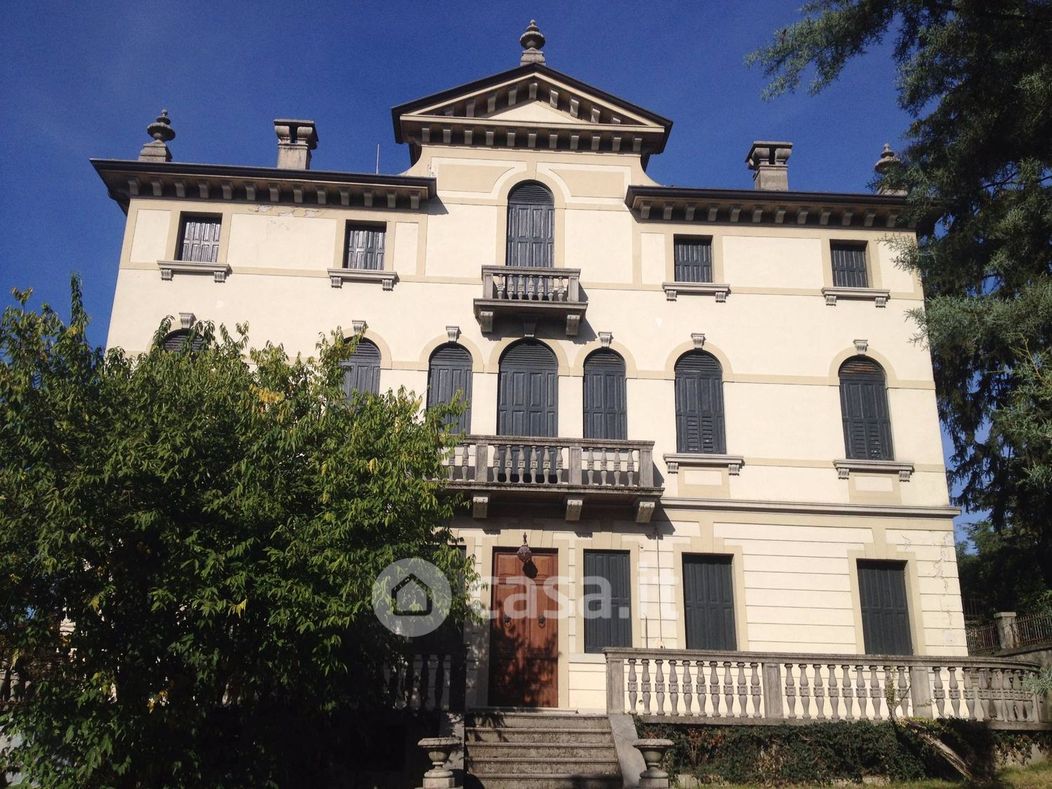 Villa in Vendita in Viale Trento e Trieste 23 a Conegliano