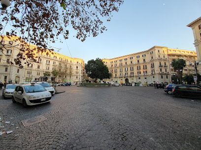 Capannone in Vendita in Piazza Vanvitelli a Napoli