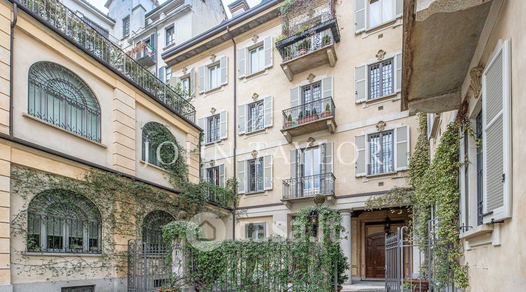 Appartamento in Vendita in Corso SANTA MARIA DELLE GRAZIE a Milano