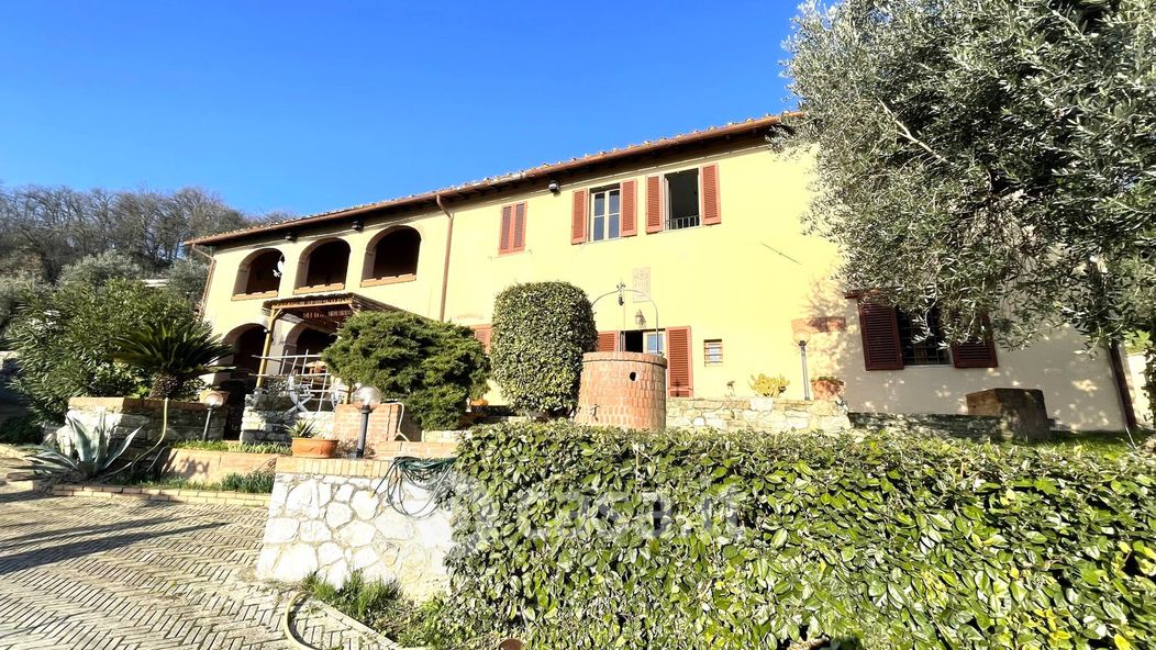 Villa in Vendita in della ficaia 8 a Pistoia