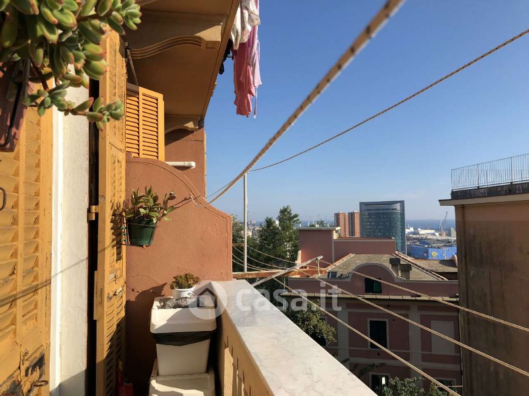 Appartamento in Vendita in Via Coronata a Genova