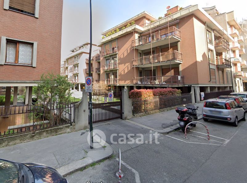 Garage/Posto auto in Affitto in Via Melezet 3 a Torino