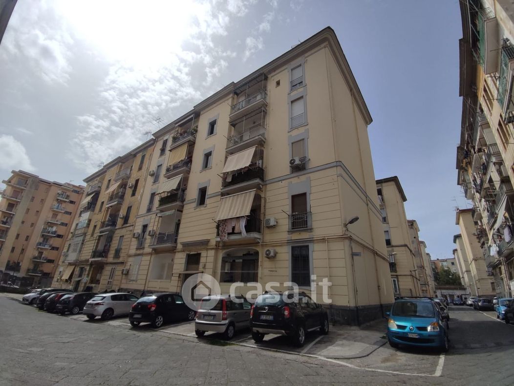 Appartamento in Vendita in Via Zara a Napoli