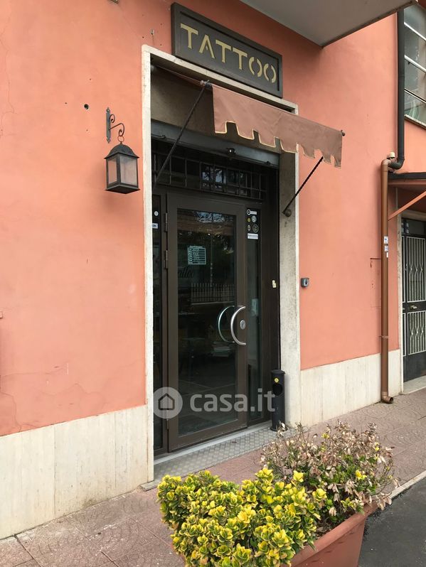 Negozio/Locale commerciale in Vendita in Via Achille Vertunni 175 a Roma