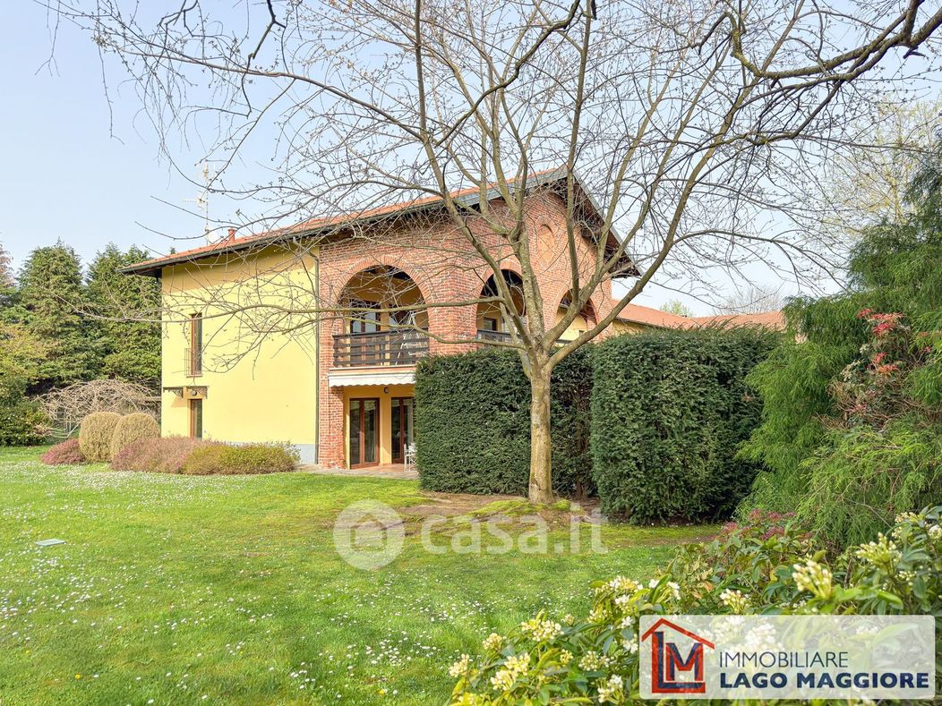 Casa indipendente in Affitto in Via Monzeglio a Ispra