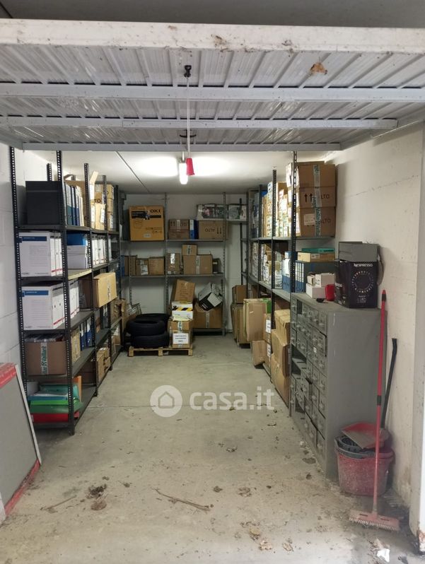 Garage/Posto auto in Vendita in Via Pietro de Cristofaro 37 a Roma