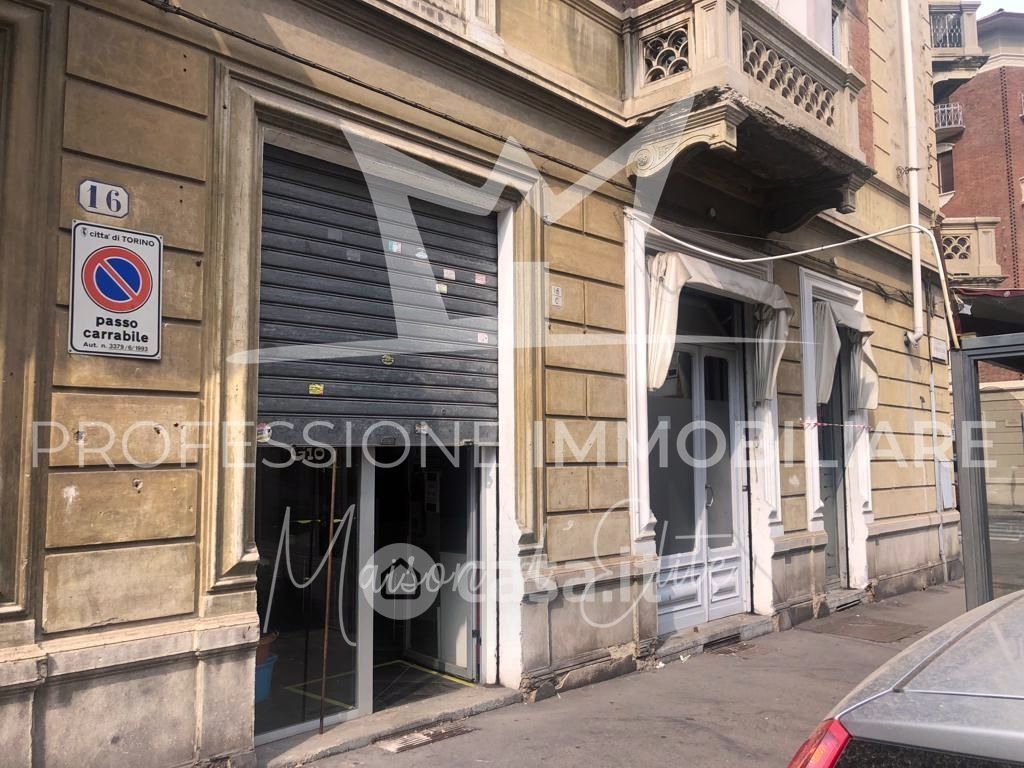 Negozio/Locale commerciale in Vendita in Via Rondissone 16 a Torino