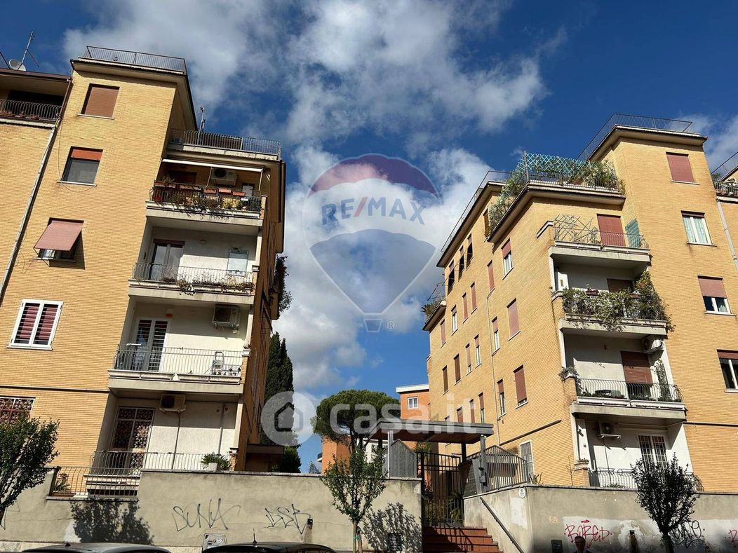 Appartamento in Vendita in Via Ludovica Albertoni 55 a Roma
