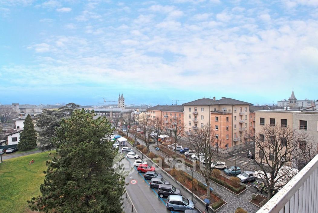 Appartamento in Vendita in Viale della Pace 32 a Aosta
