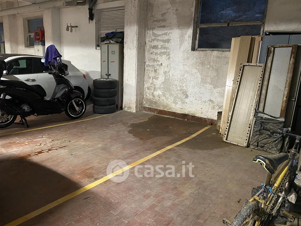 Garage/Posto auto in Vendita in Via Guido Agosti a Genova