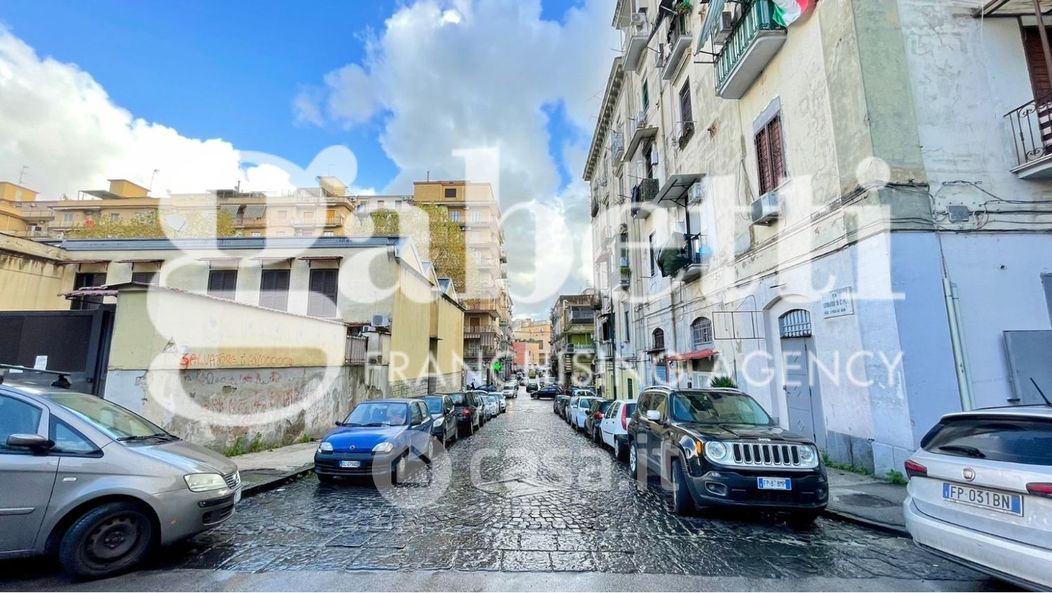 Appartamento in Vendita in Via Antonio Genovesi a Napoli
