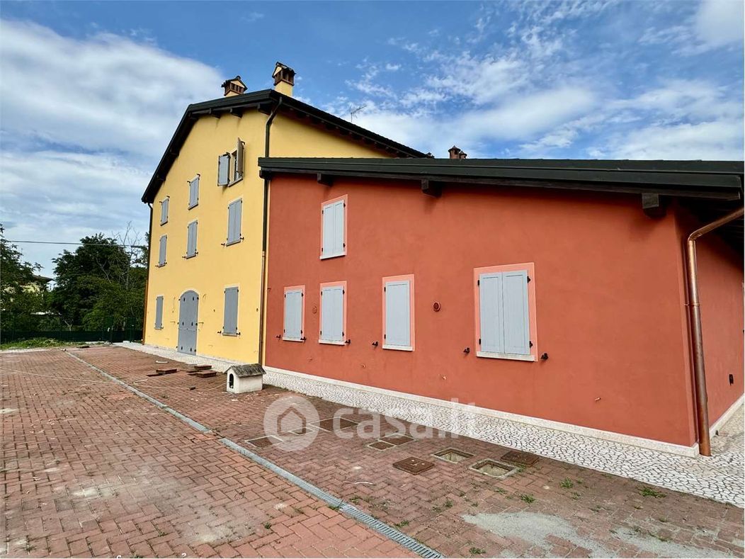 Casa Bi/Trifamiliare in Vendita in Strada Stradella a Modena