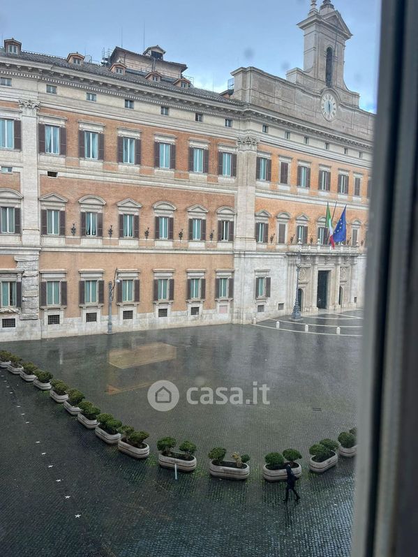 Appartamento in Affitto in Piazza di Monte Citorio a Roma