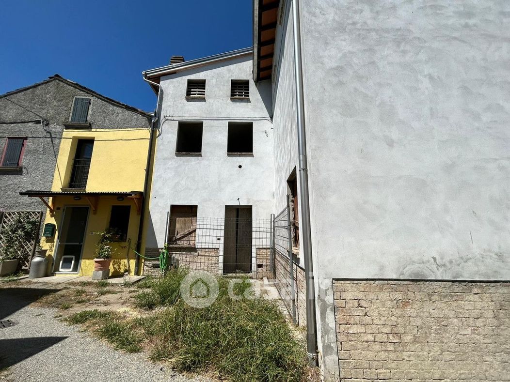 Appartamento in Vendita in Via Case Vecchie a Parma