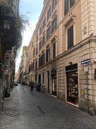 Negozio/Locale commerciale in Affitto in Via Belsiana a Roma