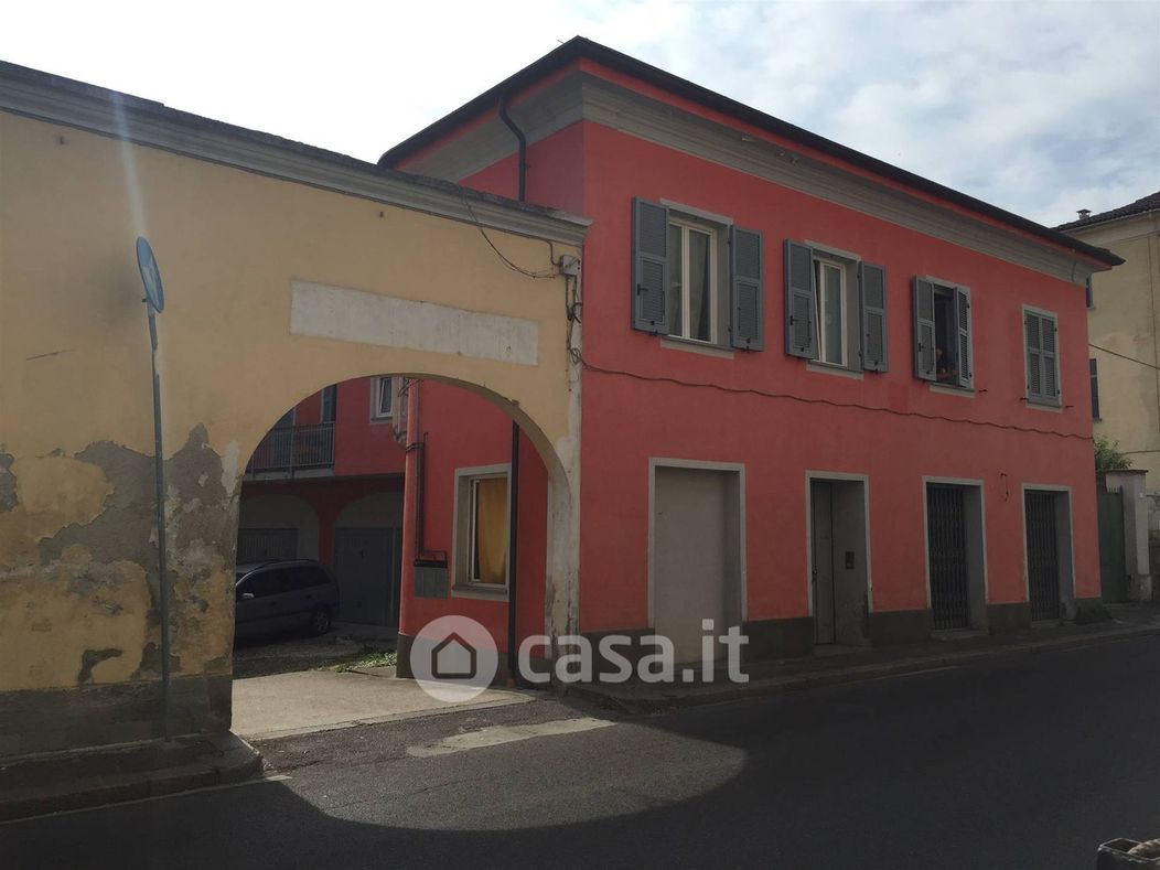 Garage/Posto auto in Vendita in Via Mazzini a Novi Ligure