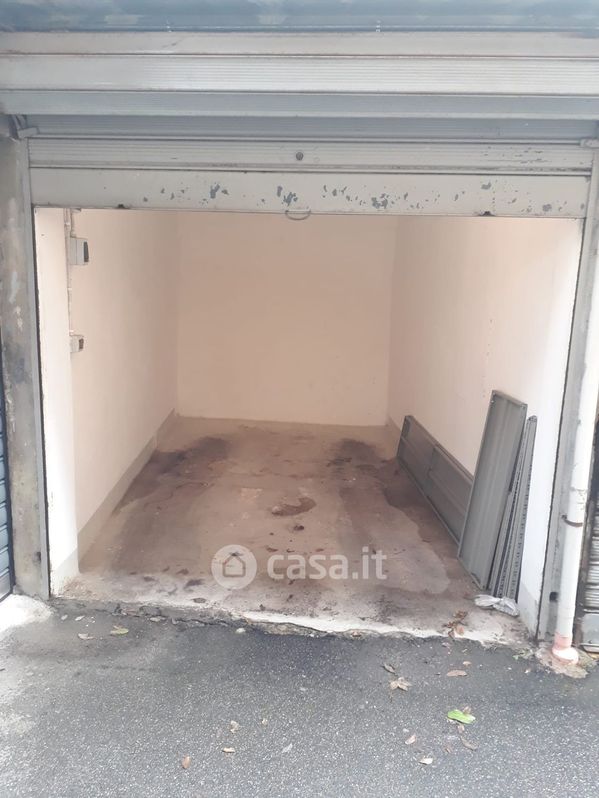 Garage/Posto auto in Vendita in Via di Scandicci Alto 32 a Scandicci