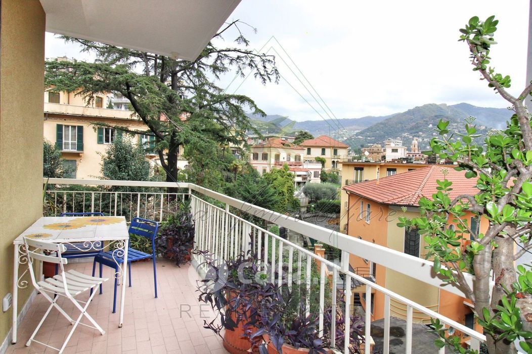 Appartamento in Vendita in Via Ponte Annibale 16 a Rapallo