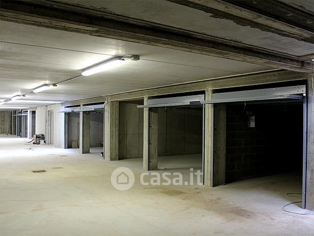Garage/Posto auto in Vendita in Via Martiri delle foibe 10 a Mapello