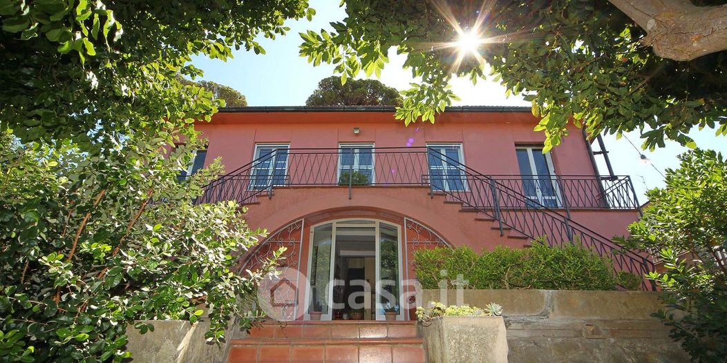 Casa indipendente in Vendita in Via di Montenero 403 a Livorno