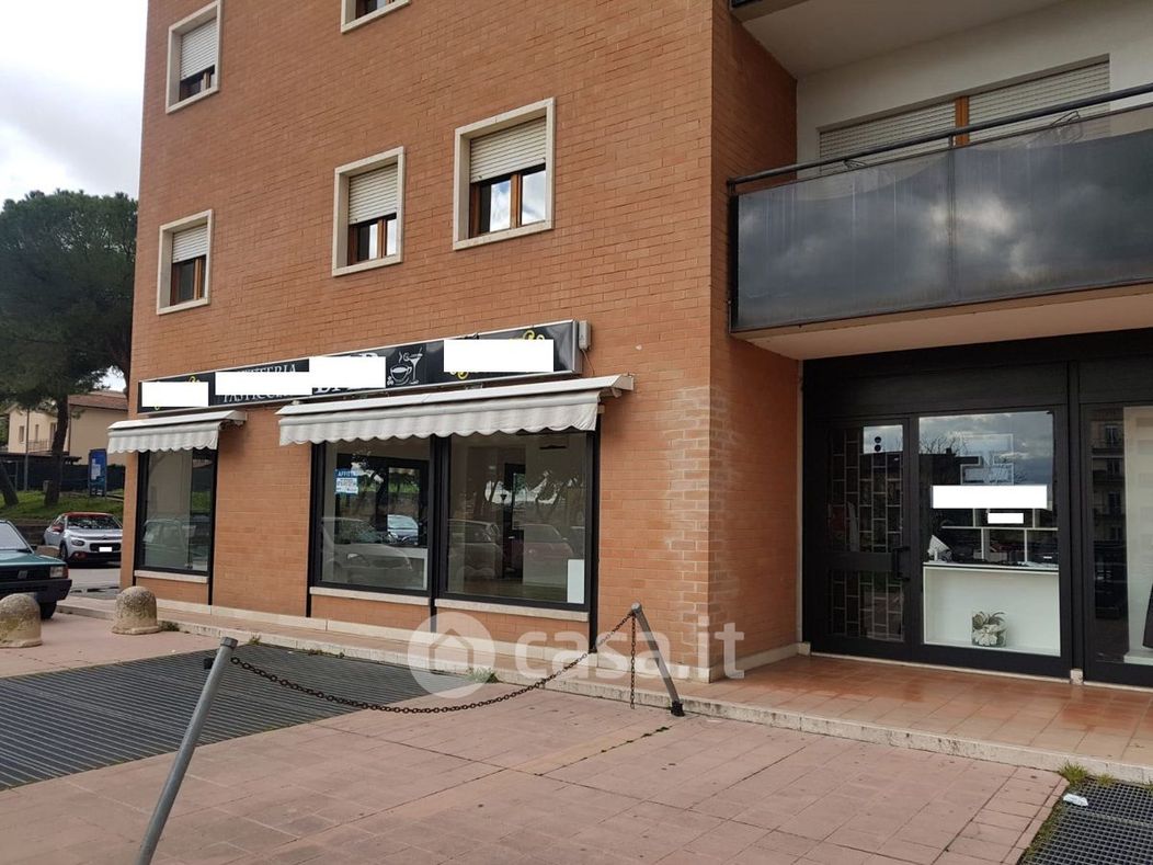 Negozio/Locale commerciale in Affitto in Via Antonio Gramsci a Corciano