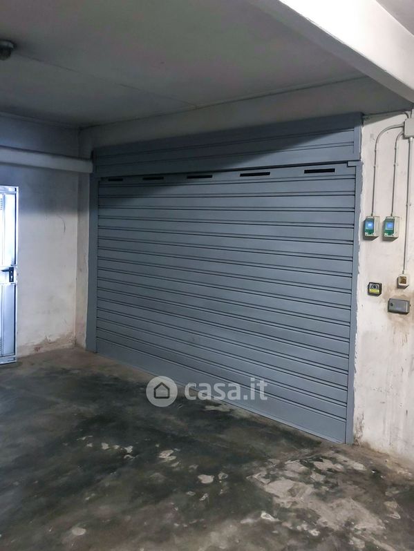 Garage/Posto auto in Vendita in Via TANINI a Genova