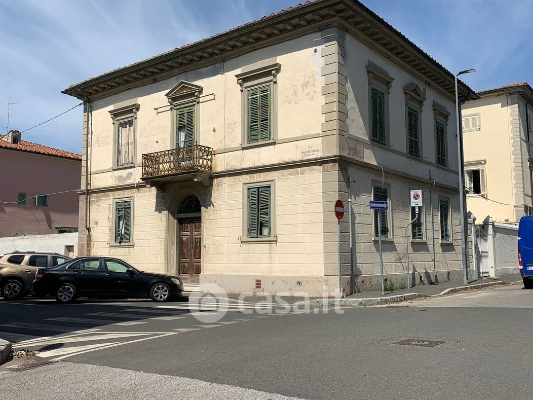 Villa in Vendita in Via Angelina Tiberini 15 a Livorno