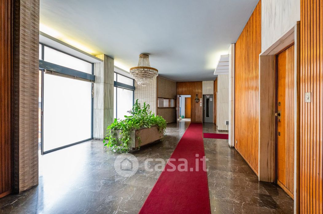 Appartamento in Vendita in Via Giovanni Pascoli a Milano