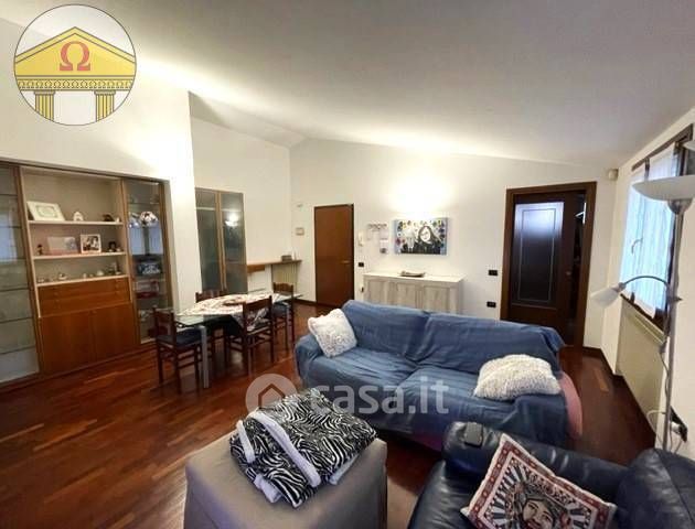 Appartamento in Vendita in Viale Gian Giacomo Felissent a Treviso