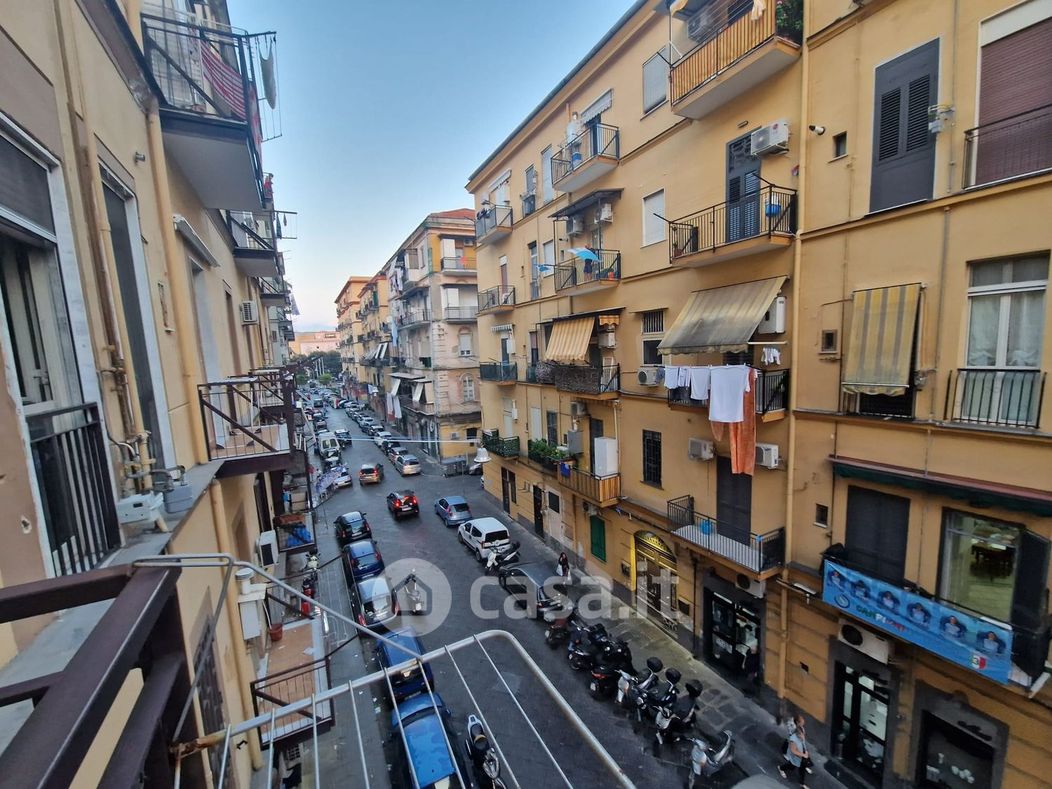 Appartamento in Vendita in Via Benedetto Cairoli a Napoli