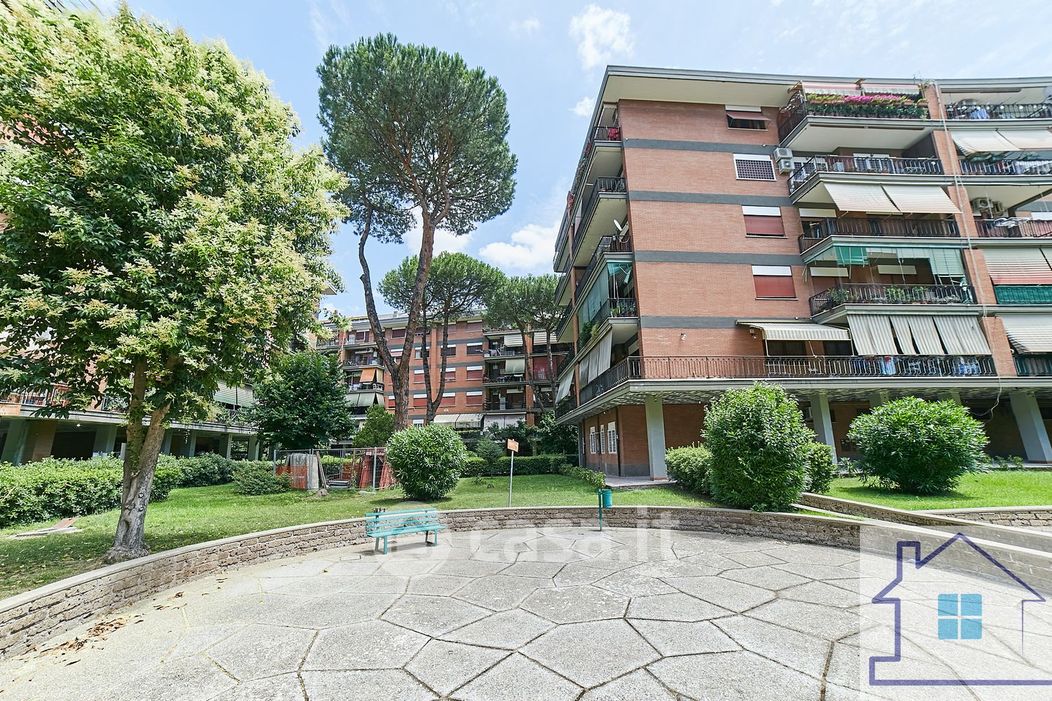 Appartamento in Vendita in Via Cerenzia 15 a Roma