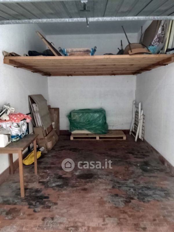 Garage/Posto auto in Vendita in Via Alcide De Gasperi a Camporosso