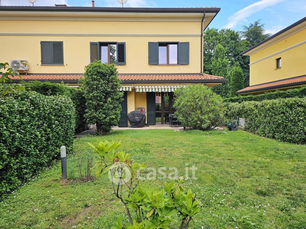 Villa in Vendita in Via Don Primo Mazzolari 104 a Saronno