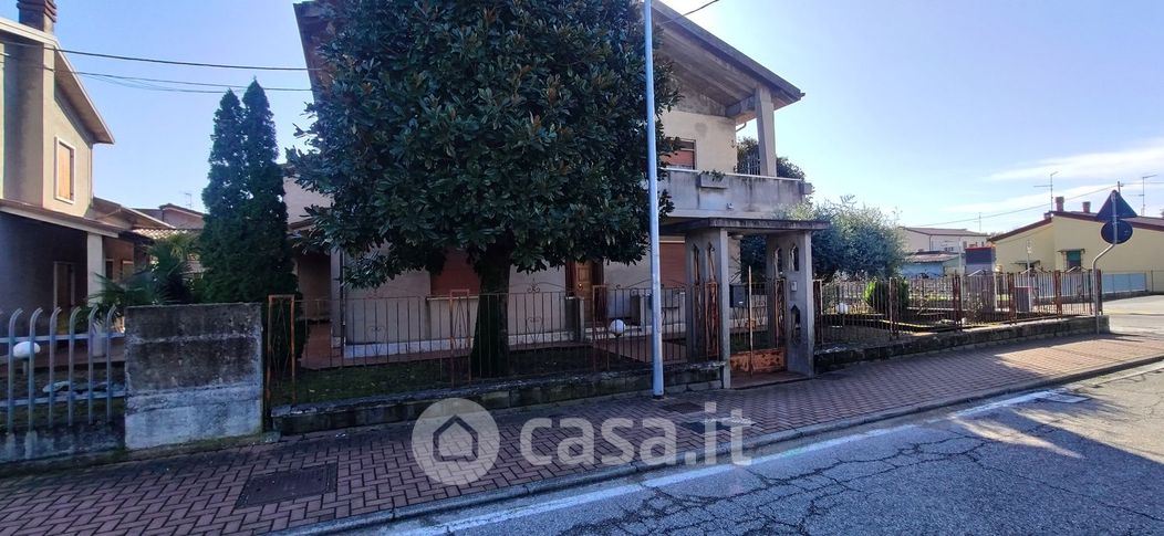 Casa Bi/Trifamiliare in Vendita in Via De Gasperi a San Pietro di Morubio