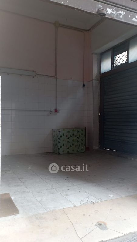 Negozio/Locale commerciale in Vendita in Via Pietro Ravanas 164 a Bari