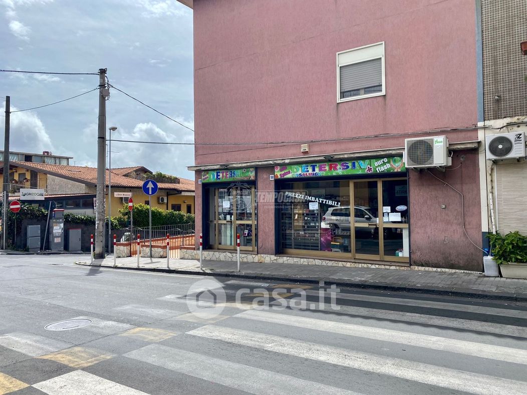 Negozio/Locale commerciale in Vendita in Via Vittorio Emanuele a Gravina di Catania