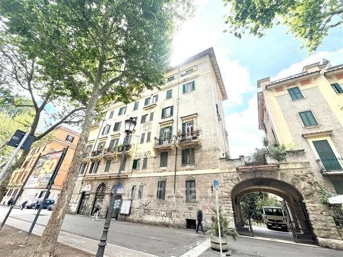 Appartamento in Vendita in Via Andrea Doria a Roma