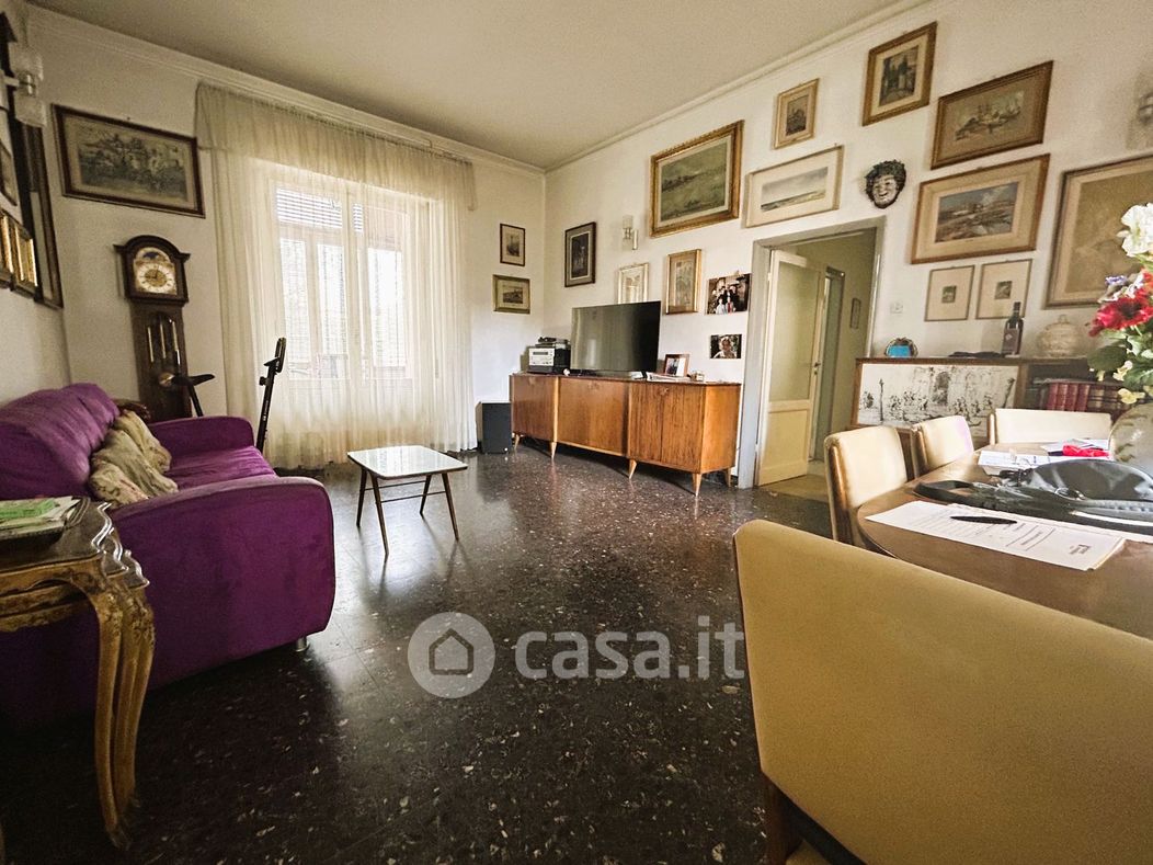 Appartamento in Vendita in Viale Francesco Redi a Firenze