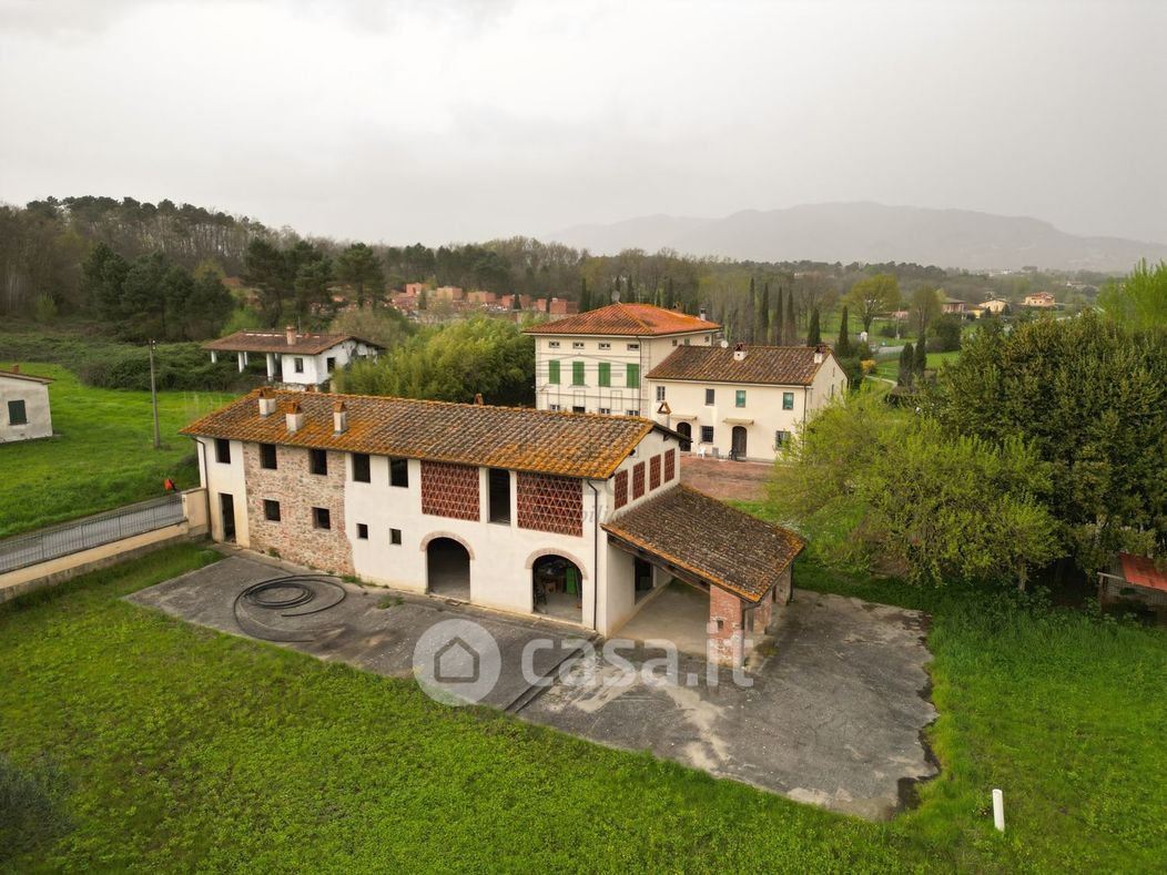 Villa in Vendita in Via Sbarra a Porcari